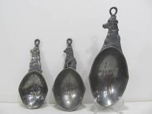 lot 274 image: Set of 3 Signed ARTHUR COURT Pewter Measuring Spoons