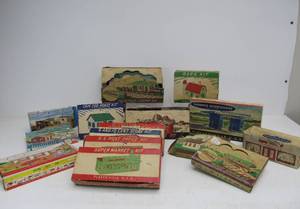 lot 159 image: Great Lot of 1950s-60s Era Vintage PLASTICVILLE O Gauge Building Sets #4