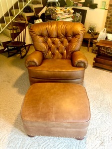 lot 139 image: Nice Large Oversized LANE Action Leather Recliner wOttoman