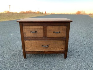 lot 314 image: Nice Small 3-Drawer DresserNightstand