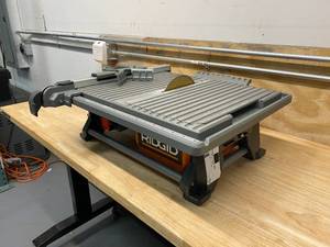 lot 15 image: RIGID 6.5 Amp Corded 7 in. Table Top Wet Tile