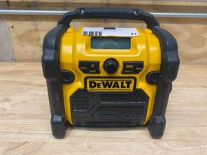 lot 41 image: DEWALT 20-Volt MAX Compact Corded  Cordless Worksite Radio