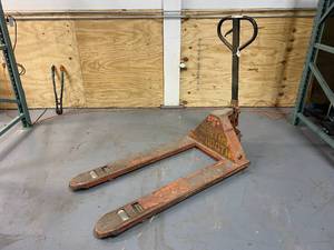 lot 43 image: Pallet Jack