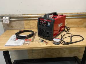 lot 53 image: LINCOLN ELECTRIC 125 Amp Weld-Pak 125 HD Flux-Cored Welder with Magnum 100L Gun, Flux-Cored Wire, 115V