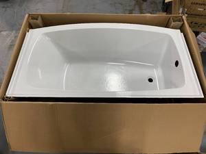 lot 79 image: AMERICAN STANDARD Ovation 60 in. Left Drain Bathtub in Arctic White