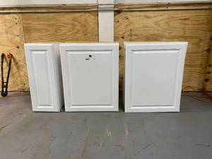 lot 80 image: HAMPTON BAY Lot of 3-  Kitchen Cabinets