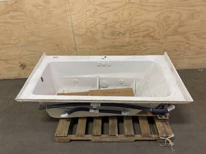 lot 90 image: Jet Tub