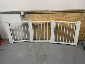 lot 107 image: ARIA RAILING Lot of 3-  40 in. x 36 in. White  Powder Coated Aluminum Preassembled Deck Gate Kits