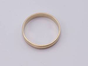 lot 32 image: 10k Gold Ring  Band with Milgrain Detailing