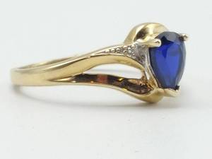lot 28 image: Ladies Sapphire Estate Ring in Yellow Gold $850 Retail