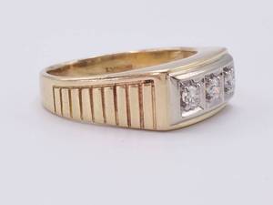 lot 8B image: .35 Carat Rolex Style Estate Ring in 14k Yellow Gold $1375 Retail