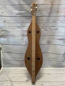 lot 8 image: Vintage Black Mountain Instrument Dulcimer