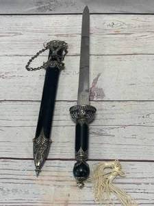 lot 13 image: Dagger & Sheath 14 12 Overall Length