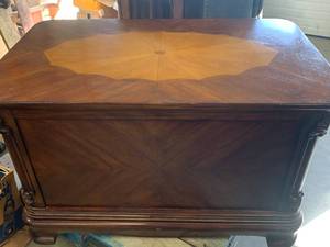 lot 16 image: Beautiful Inlay Wood Vintage Cedar Chest