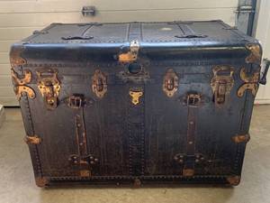 lot 17 image: Antique Steamer Trunk