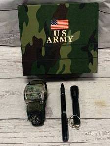 lot 42 image: US Army Light, Pen, Watch