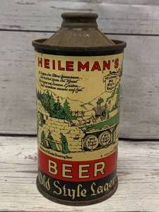lot 44 image: Heilmans Old Style Lager Cone Top Beer Can La Crosse WI