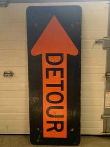 lot 62 image: Vintage Heavy Gauge Metal Detour Sign