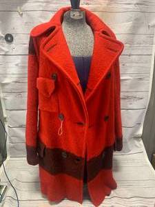 lot 32 image: Amazing 1920 Hudson Bay Womens Coat