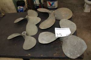 lot 25 image: Lot of (4) Boat Propellers