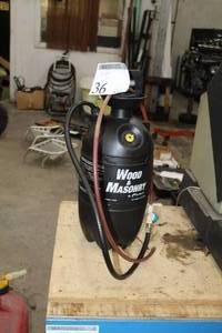 lot 36 image: Flo-Master Wood & Masonry Pump Sprayer 2.5-Gallon 11250