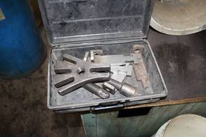lot 60 image: Hub Puller Set with Case