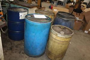 lot 65 image: Lot of (5) Plastic Chemical Barrels with Lids