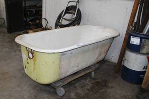 lot 47 image: Cast Iron Claw Foot Bath Tub