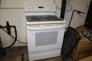 lot 22 image: GE 4-Burner TrueTemp Spectra Convection Oven
