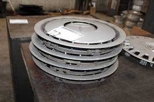 lot 72 image: Lot of (4) Mercedes-Benz Hubcaps