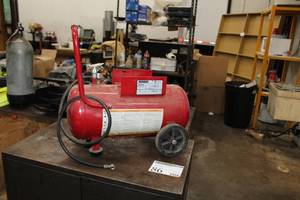 lot 121 image: Durabuilt Portable Air Tank 6-Gallon DP0200604