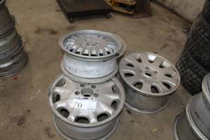 lot 70 image: Lot of (4) BMW Wheels