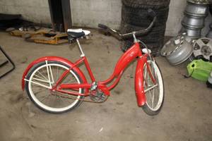 lot 136 image: 1943 Schwinn Womens Single-Speed Street Bike