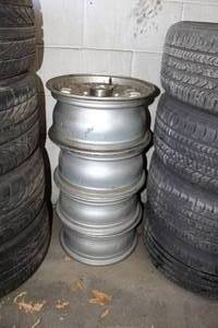 lot 129 image: Lot of (4) BMW Bottle Cap Wheels 5-12Jx14H2