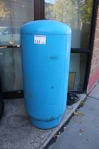 lot 141 image: NSF Challenger Series Diaphragm Steel Well Tank 119-Gallon 366