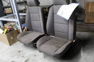 lot 157 image: Lot of (2) BMW 318TI Front Driver and Passenger Bucket Seats