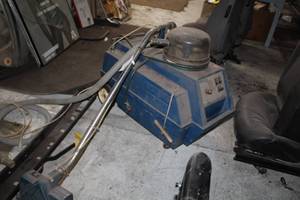lot 156 image: Blue Lustre Home Care Products, Inc. RinseNVac Carpet Water Extractor MBU-1