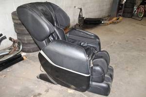 lot 154 image: Best Massage Massage Chair BM-EC77 with Remote Control