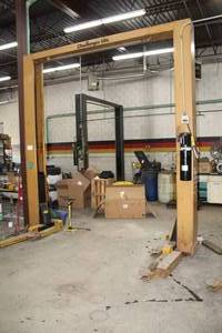 lot 2 image: Challenger 31000 2-Post Auto Lift