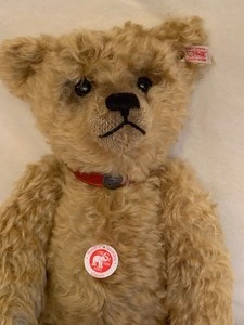 lot 1 image: Steiff Jointed Bear
