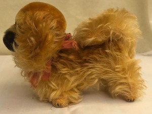 lot 7 image: Steiff Pekanese Dog