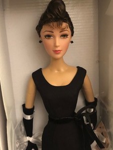 lot 16 image: Madame Alexander Breakfast at Tiffanys Doll