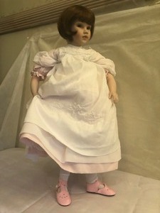 lot 26 image: Pauline Doll -Winona