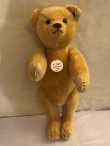 lot 59 image: Steiff Teddy Bear- 1908 Replica