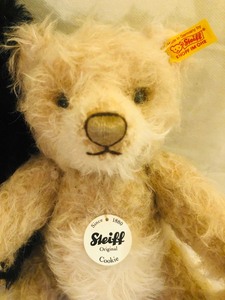 lot 61 image: Two Steiff Bears