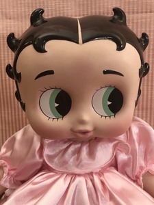 lot 124 image: Marie Osmond Betty Boop Porcelain Doll