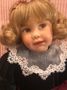 lot 104 image: Goebel Porcelain Doll