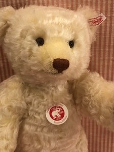 lot 131 image: Steiff Creamy White Teddy Bear
