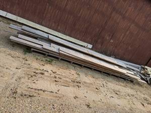 lot 527 image: Large Pallet of Wood & Lumber