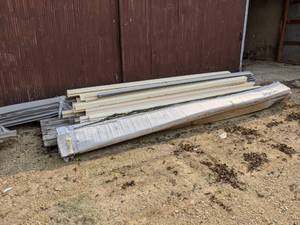 lot 529 image: Pallet of Vinyl Siding & Corners